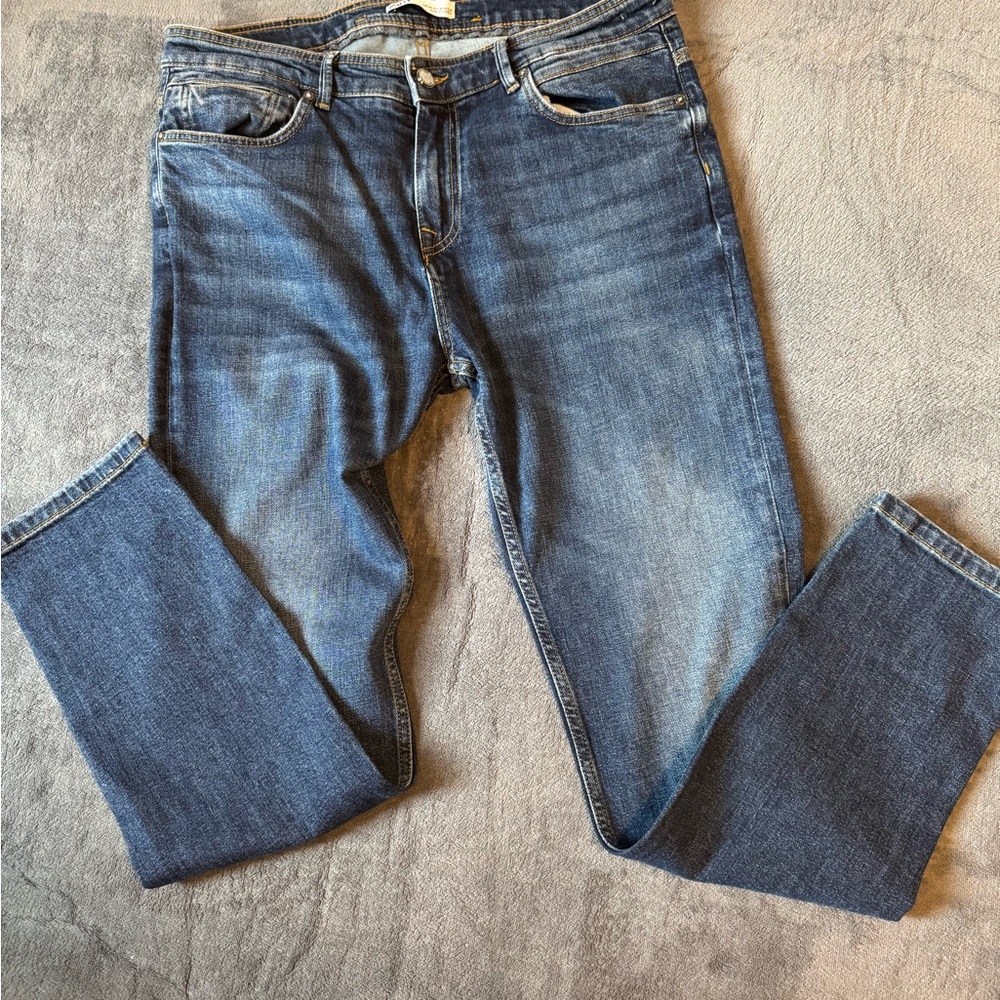 Zara Men's Classic Indigo Straight Jeans